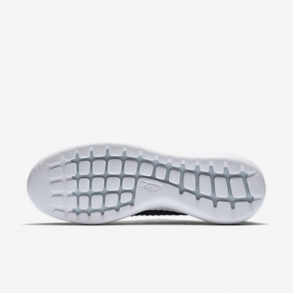 Nike Roshe Two Flyknit - Picture 2 of 6